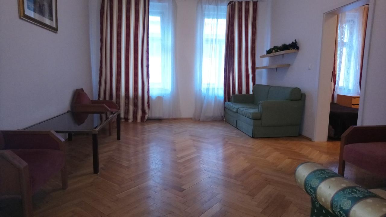 Budget Pricna Apartments Прага Екстериор снимка